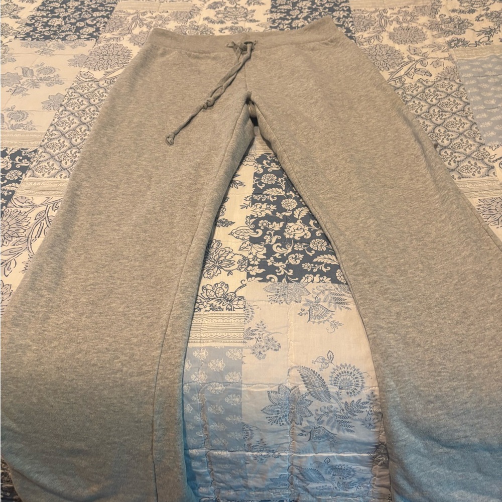 Gray wide legged sweat pants from Brandy Melville